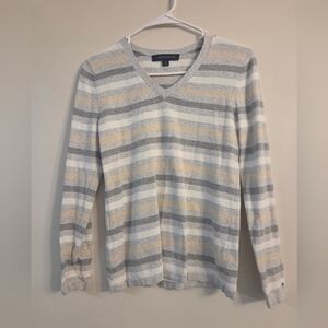 Tommy Hilfiger women's sweater light weight pullover v neck long sleeve S/P